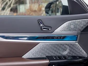 BMW 740d xDrive M Sport Pro  TV  B&W Diamond