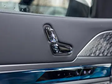 BMW 740d xDrive M Sport Pro  TV  B&W Diamond