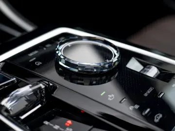 BMW 740d xDrive M Sport Pro  TV  B&W Diamond