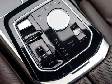 BMW 740d xDrive M Sport Pro  TV  B&W Diamond