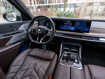 BMW 740d xDrive M Sport Pro  TV  B&W Diamond