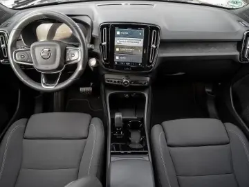 Volvo XC40 Core Recharge