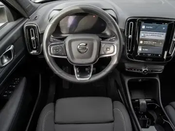 Volvo XC40 Core Recharge