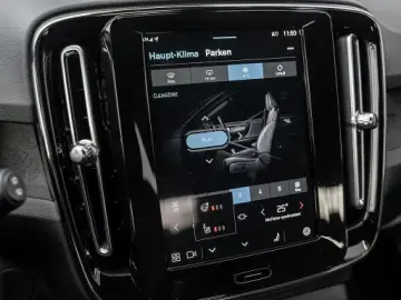 Volvo XC40 Core Recharge