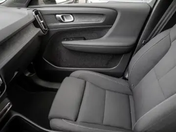 Volvo XC40 Core Recharge