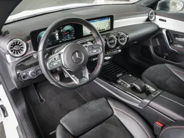 MERCEDES-BENZ CLA 250 e AMG