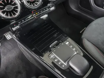 MERCEDES-BENZ CLA 250 e AMG