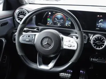 MERCEDES-BENZ CLA 250 e Coupé AMG Night