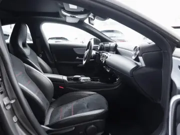 MERCEDES-BENZ CLA 250 e Coupé AMG Night