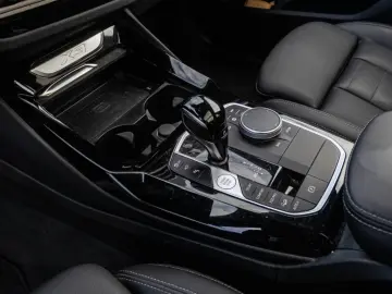 BMW X3 30dMSport AHK Navi HUD RFK Leder StandHZG LED