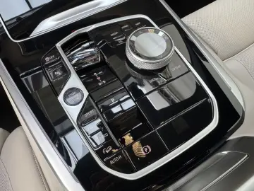 BMW X5 xDr30d M Sport Pro Individual Sky 22'&ap&hellip;