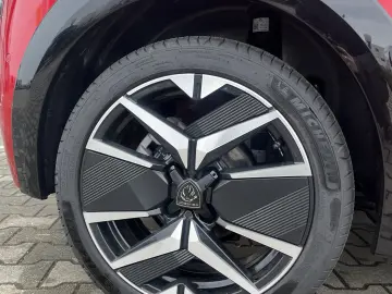 NOUL PEUGEOT 208 5 USI GT 1.2 HYBRID STT 100 CP