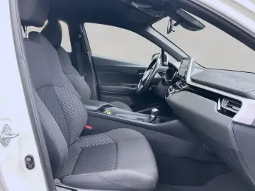 TOYOTA C-HR 1.8 Hybrid Flow