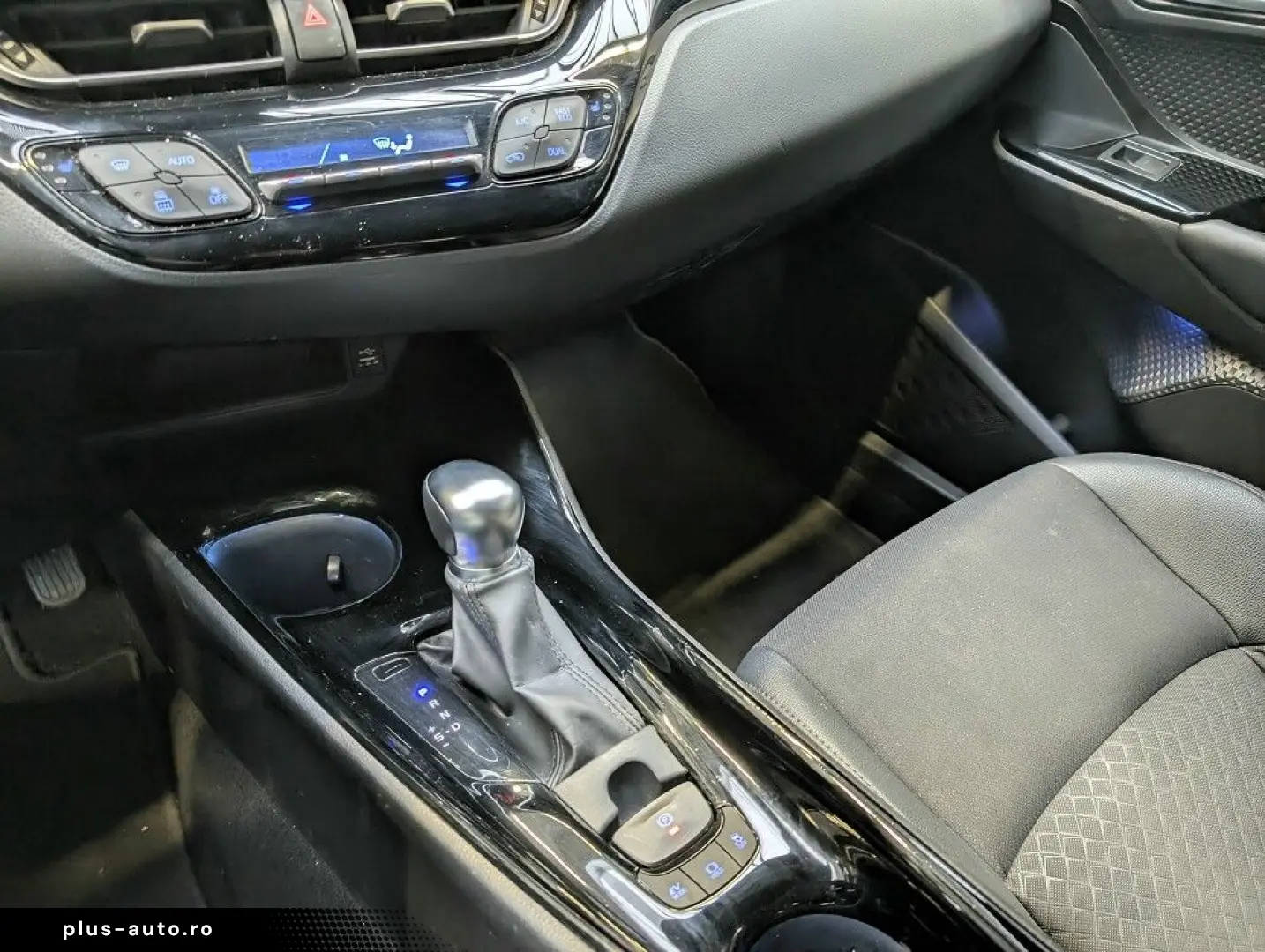 TOYOTA C-HR 2.0 Hybrid Team D NAVI R-KAM SHZG