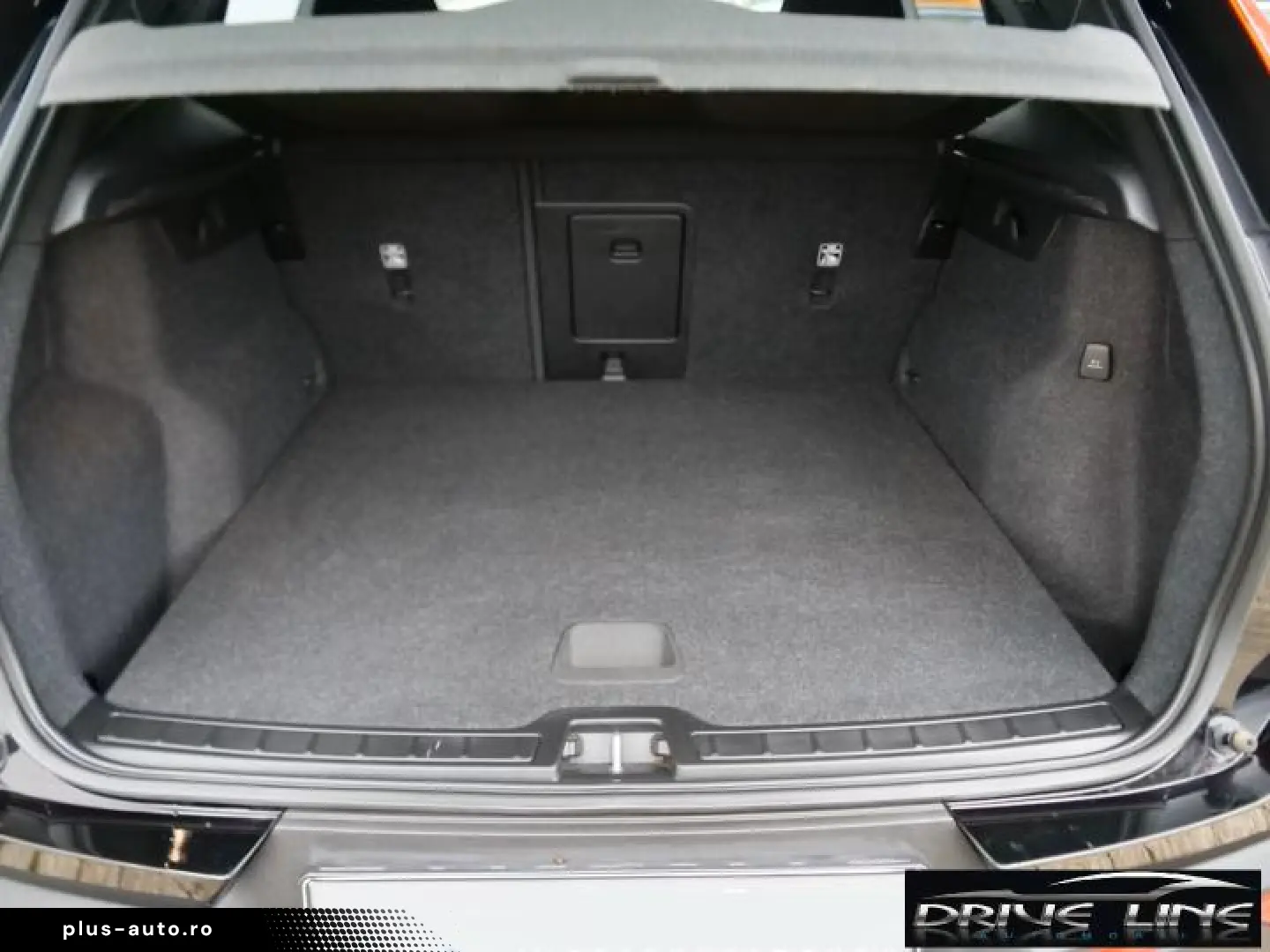 Volvo XC40 T4 Recharge Plus Dark