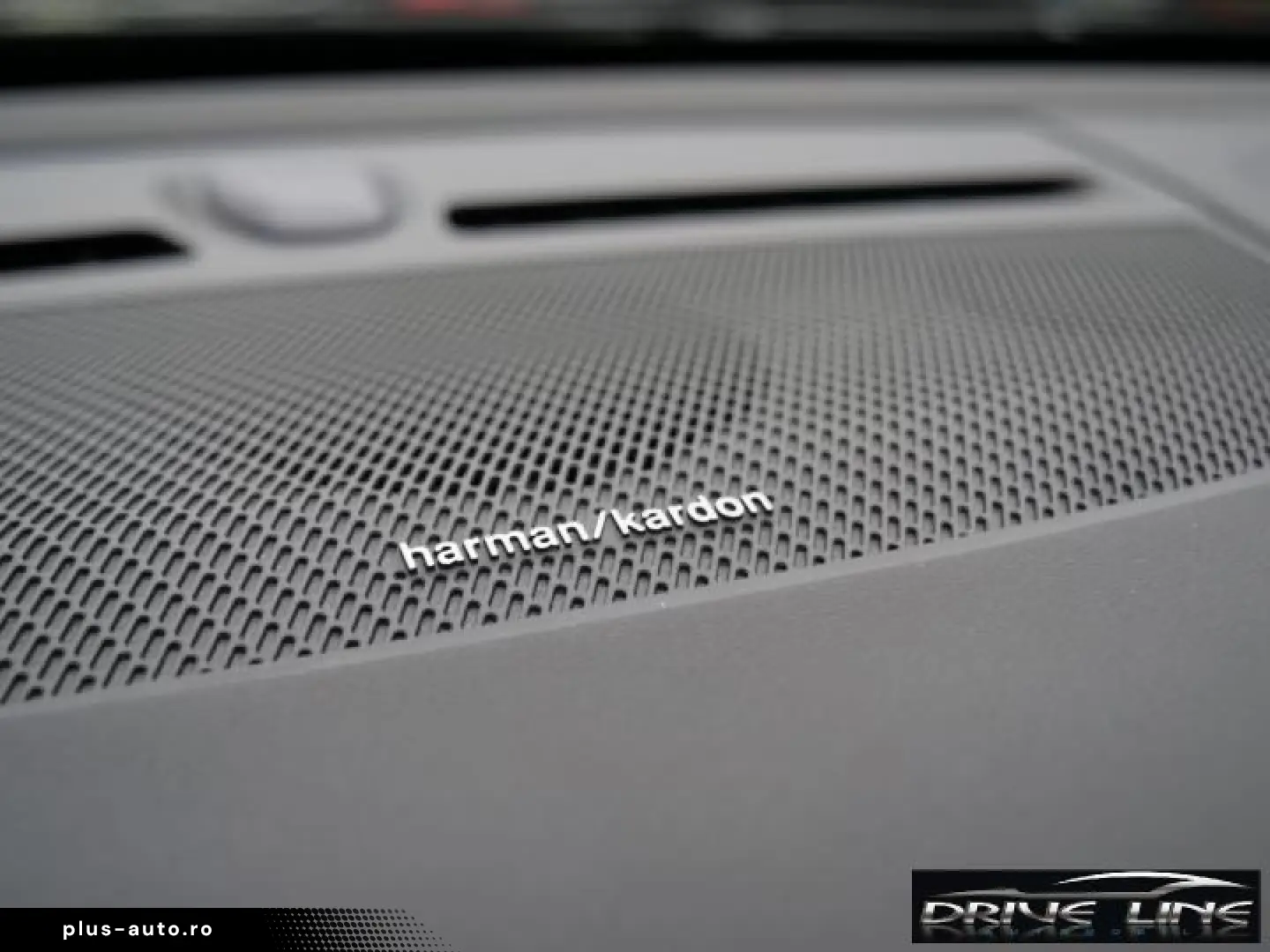 Volvo XC40 T4 Recharge Plus Dark