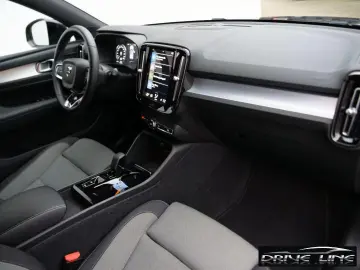 Volvo XC40 T4 Recharge Plus Dark