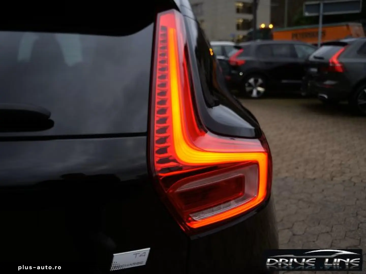 Volvo XC40 T4 Recharge Plus Dark