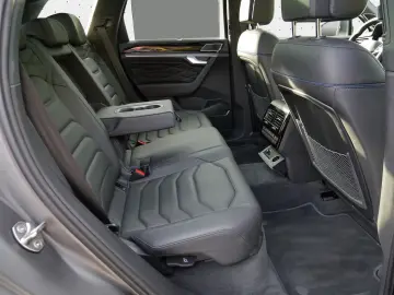 VW Touareg R eHybrid V6 AHK Pano HuD LED Massage