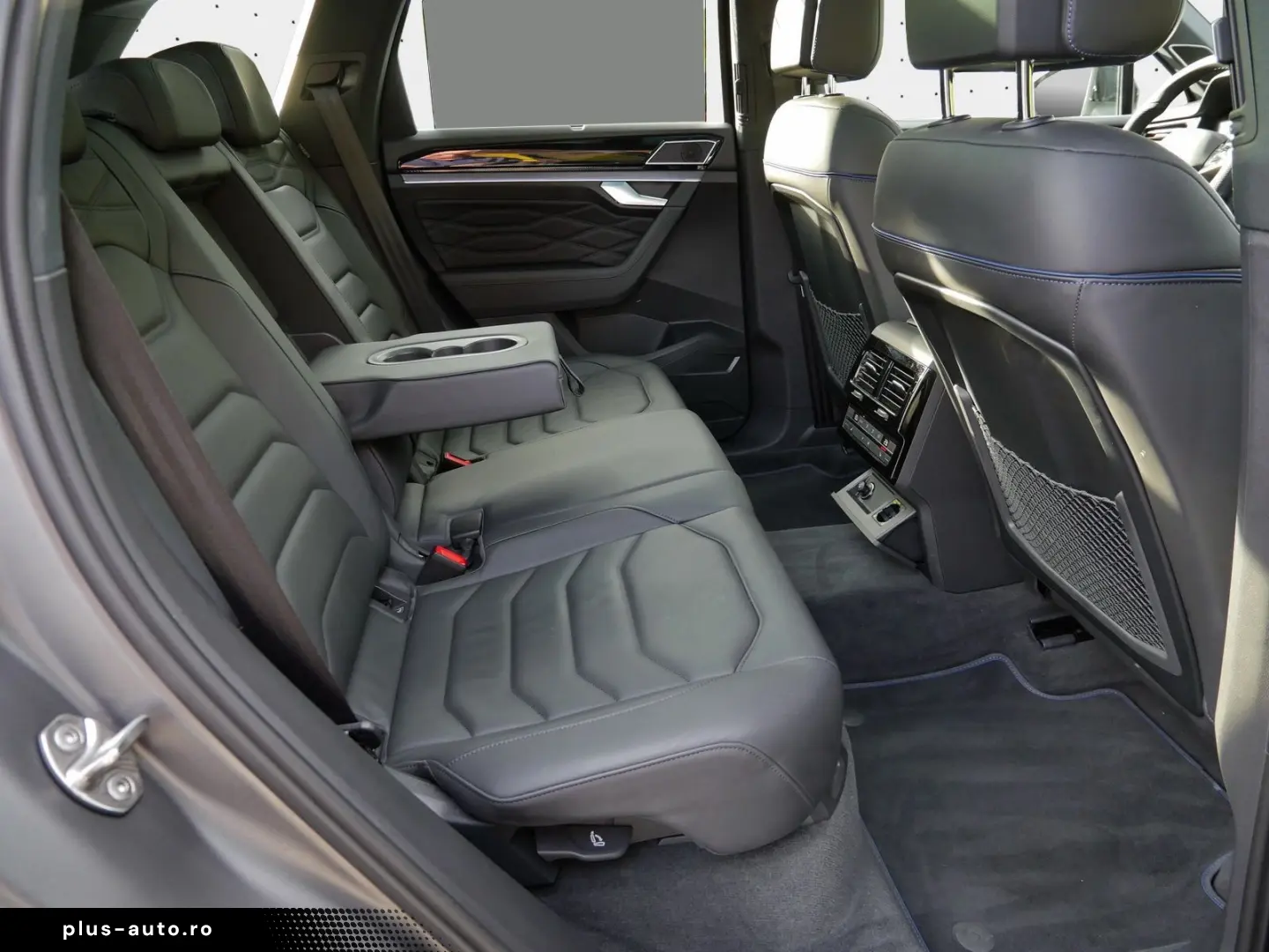 VW Touareg R eHybrid V6 AHK Pano HuD LED Massage