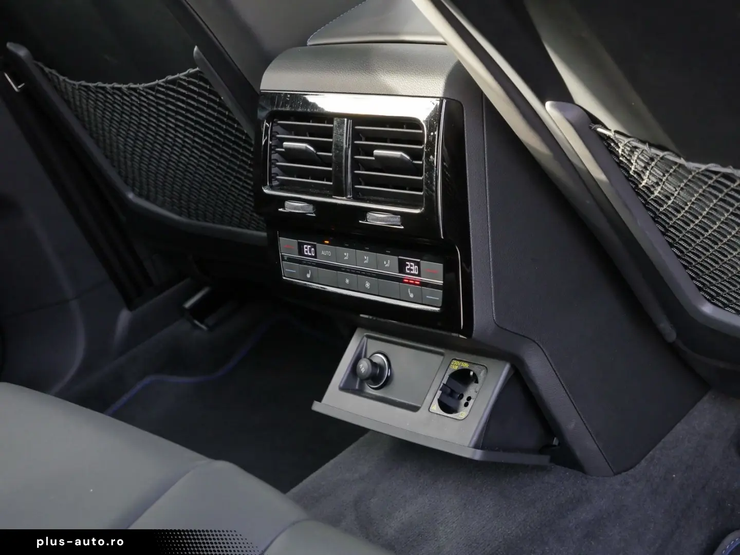 VW Touareg R eHybrid V6 AHK Pano HuD LED Massage