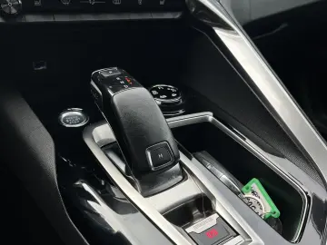 PEUGEOT 5008 SUV ALLURE 1.5 BLUEHDI FAP STT 130 CP