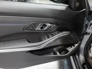 BMW M340d Touring xDrive PANO AHK LED HUD NAVI H K