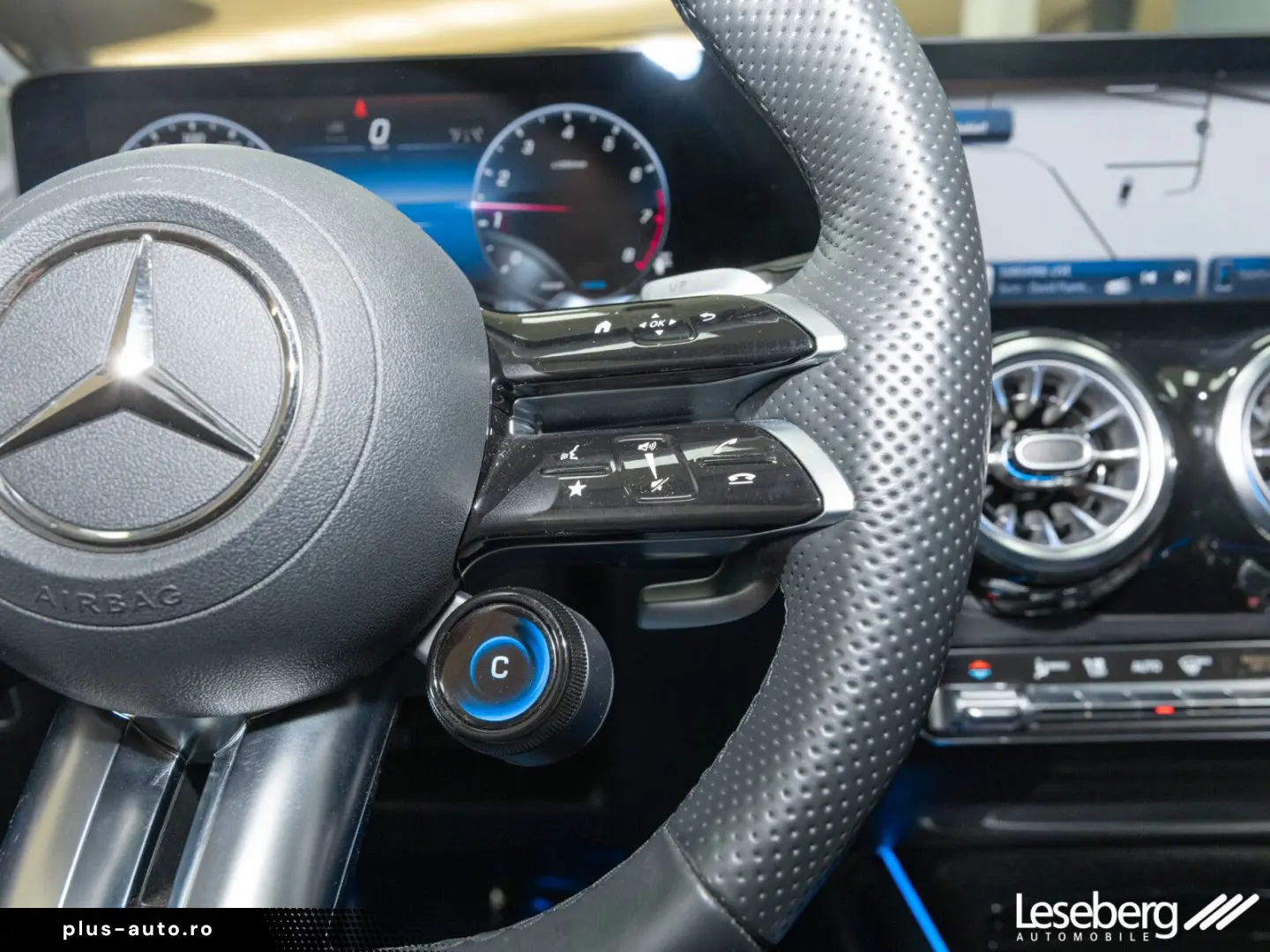 MERCEDES-BENZ AMG GLA 35 4M Multibeam Pano Distron. &hellip;