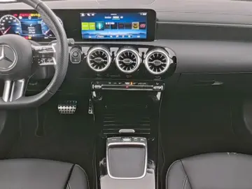 MERCEDES-BENZ CLA 250 4M Coupé   AMG BURM NIGHT MULTI KAMERA