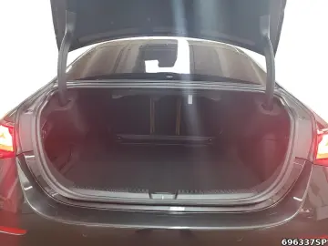 MERCEDES-BENZ E 220 d AMG NIGHT PANO DISTRONIC KEYLESS-GO