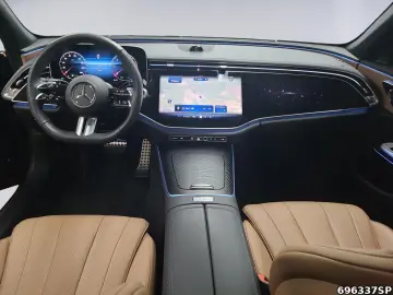 MERCEDES-BENZ E 220 d AMG NIGHT PANO DISTRONIC KEYLESS-GO
