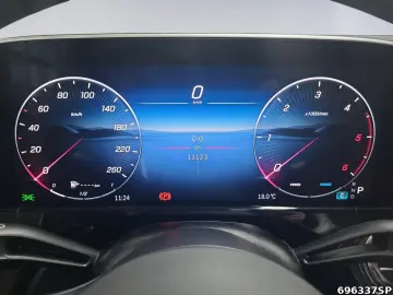 MERCEDES-BENZ E 220 d AMG NIGHT PANO DISTRONIC KEYLESS-GO