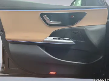 MERCEDES-BENZ E 220 d AMG NIGHT PANO DISTRONIC KEYLESS-GO