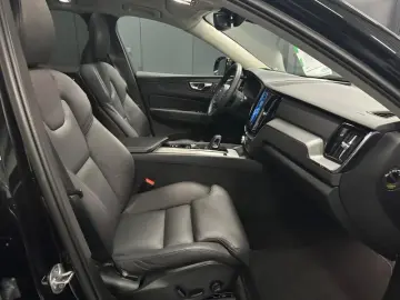 Volvo XC60 Plus Dark AWD  PANORAMA 360˚