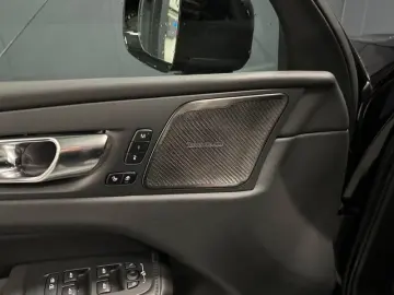 Volvo XC60 Plus Dark AWD  PANORAMA 360˚