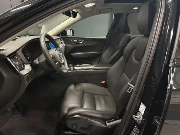 Volvo XC60 Plus Dark AWD  PANORAMA 360˚