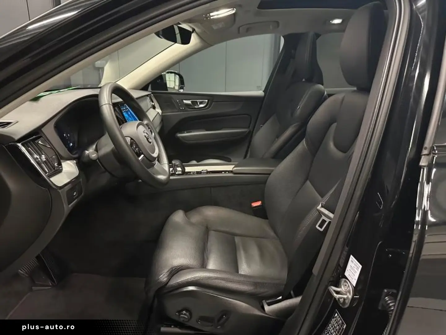 Volvo XC60 Plus Dark AWD  PANORAMA 360˚