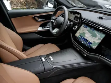 MERCEDES-BENZ E 200 4M AMG Superscreen Pano Burm4D N&hellip;