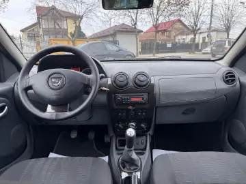 Dacia Duster   1 5 D