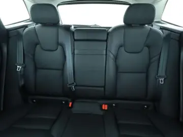 Volvo XC60 2.0 B4 Diesel Mild-Hybrid Momentum Pro AWD