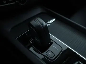 Volvo XC60 2.0 B4 Diesel Mild-Hybrid Momentum Pro AWD