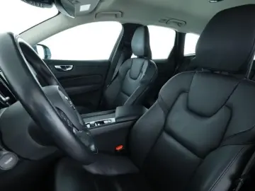 Volvo XC60 2.0 B4 Diesel Mild-Hybrid Momentum Pro AWD