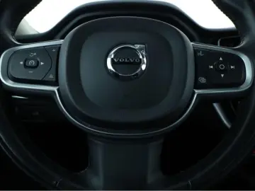 Volvo XC60 2.0 B4 Diesel Mild-Hybrid Momentum Pro AWD