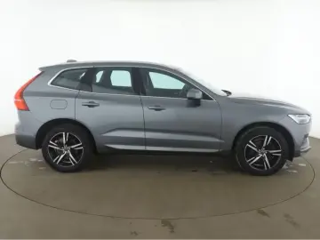 Volvo XC60 2.0 B4 Diesel Mild-Hybrid Momentum Pro AWD