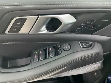 BMW X5 xDrive50e    M-Sport ACC Luftfw. PanoSD AHK B