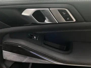 BMW X5 xDrive50e    M-Sport ACC Luftfw. PanoSD AHK B