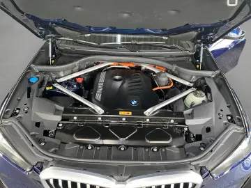 BMW X5 xDrive50e    M-Sport ACC Luftfw. PanoSD AHK B