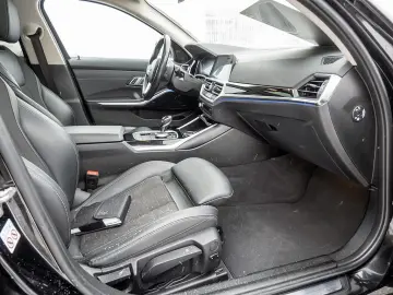 BMW 330i Sport Line LED NAVI eGSD KAMERA KLIMAAUT