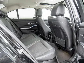 BMW 330i Sport Line LED NAVI eGSD KAMERA KLIMAAUT