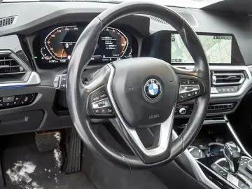 BMW 330i Sport Line LED NAVI eGSD KAMERA KLIMAAUT